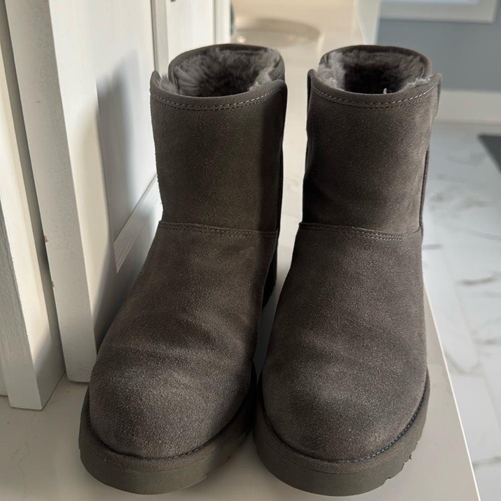 Ugh Low Boot Gray, size 6.5 Women’s.
